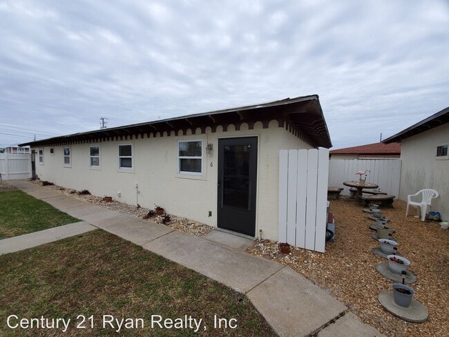 Building Photo - 5500 Beach Dr