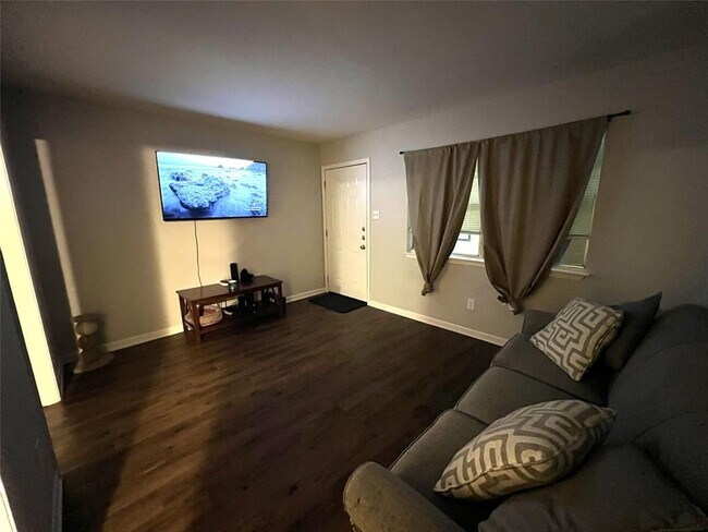 Foto del edificio - 4302 Lake Rd