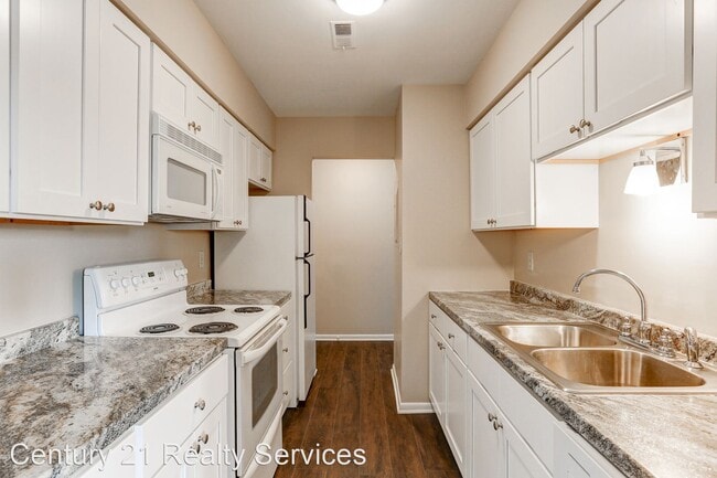 Building Photo - 1 br, 1 bath House - 811 Brian Dr. Unit 304