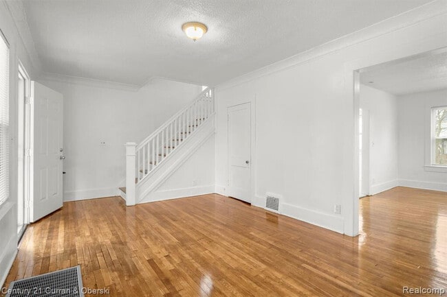 Building Photo - 415 Manistique St