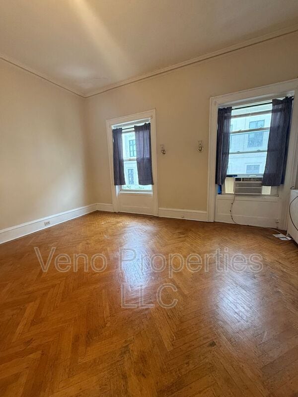 Building Photo - 98 Columbia St