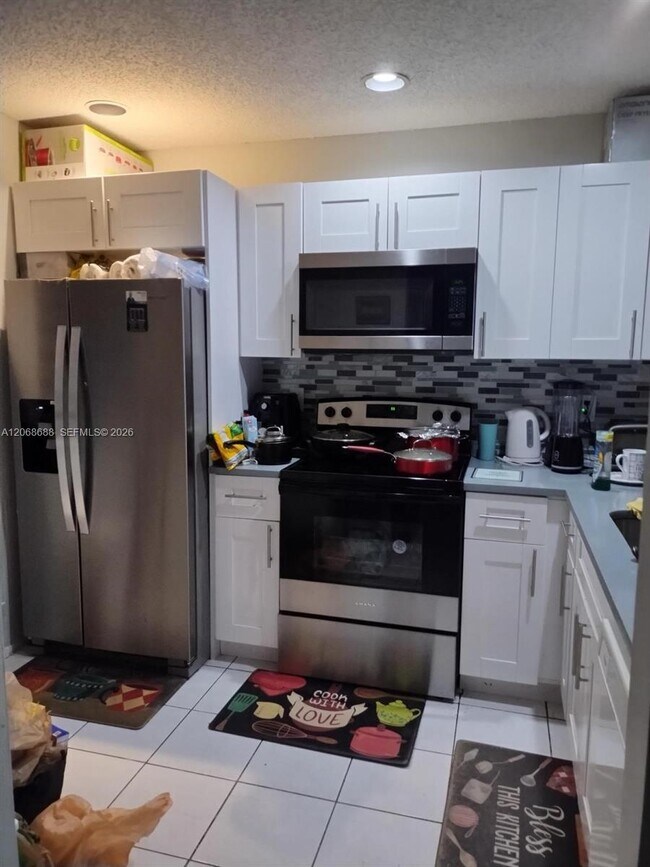 Foto del edificio - 9218 NW 1st St