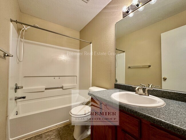 Building Photo - 1180 Legend Oak Dr