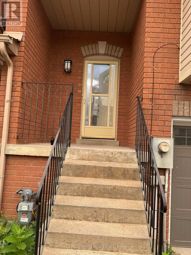 Building Photo - 229 Kelso Crescent