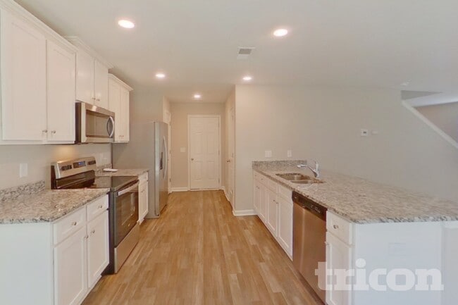 Building Photo - 2118 Southlea Dr