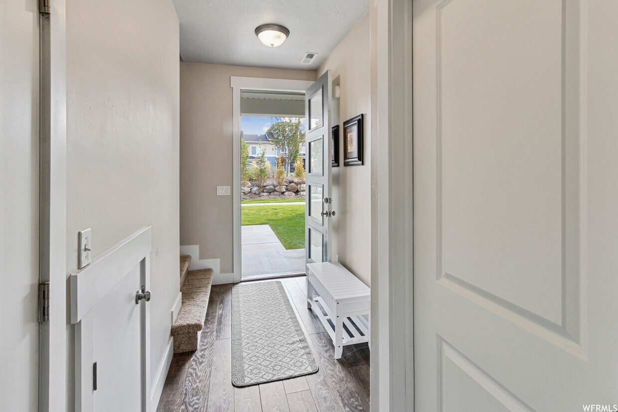 Primary Photo - 1813 W Irini Ln