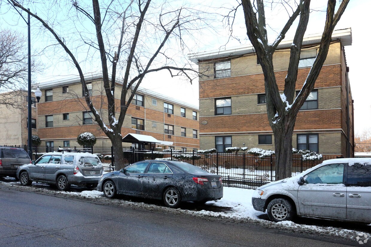 Building Photo - 1652-1660 W Pratt Blvd