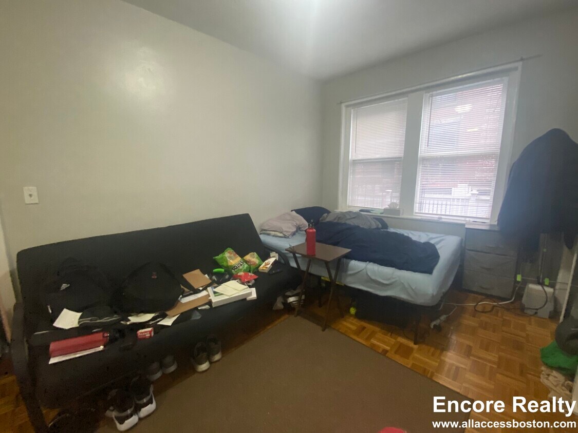 Building Photo - 40 Anderson St