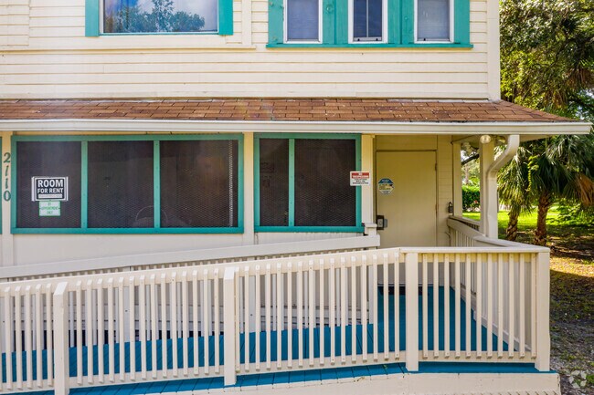 Front Entrance - 2110 Hoople St