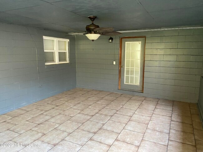 Foto del edificio - 12041 Pulaski Rd