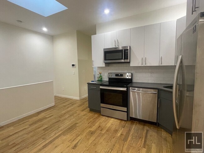 Foto del edificio - Rogers Avenue 3 Bedroom, 2 bathroom