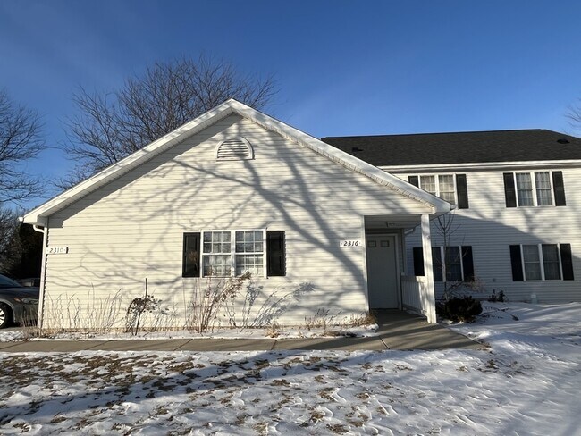 Foto del edificio - 2310 Valley Rd