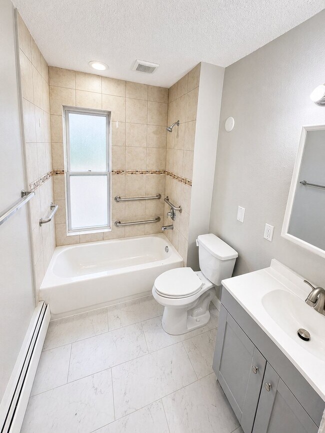Foto del edificio - 3341 E Fountain Blvd