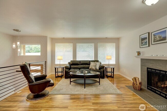 Foto del edificio - Stunning 4BR/2.5BA Home in Lake Forest Park ?