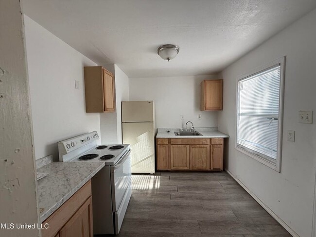 Building Photo - 2609 Brookwood Dr