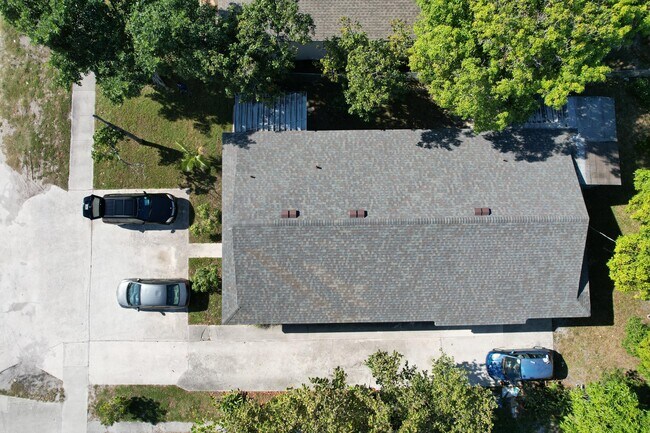 Building Photo - 253 Silver Beach Rd