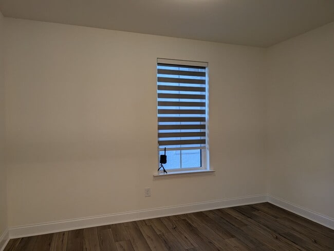 Building Photo - Beautiful End Unit Townhome in the Alexander Providence Community!