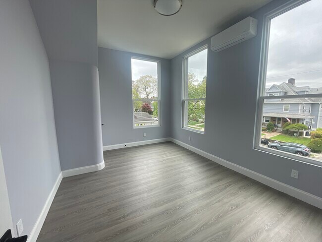Foto del edificio - 222 Primrose Ave