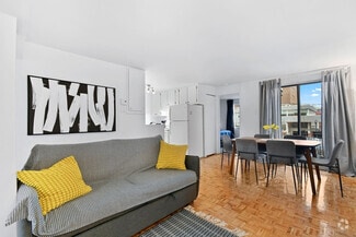 Building Photo - 1610 R. Atateken