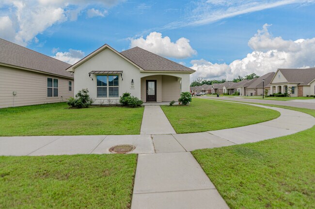 Building Photo - 7643 Waterview Dr