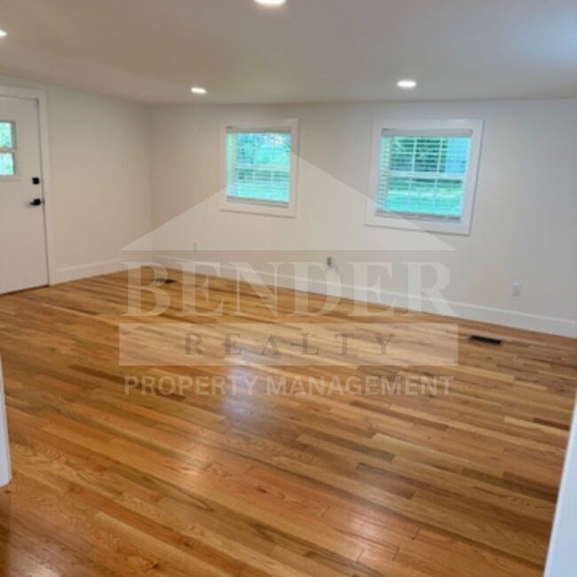 Building Photo - BEAUTIFUL REMODELED HOME