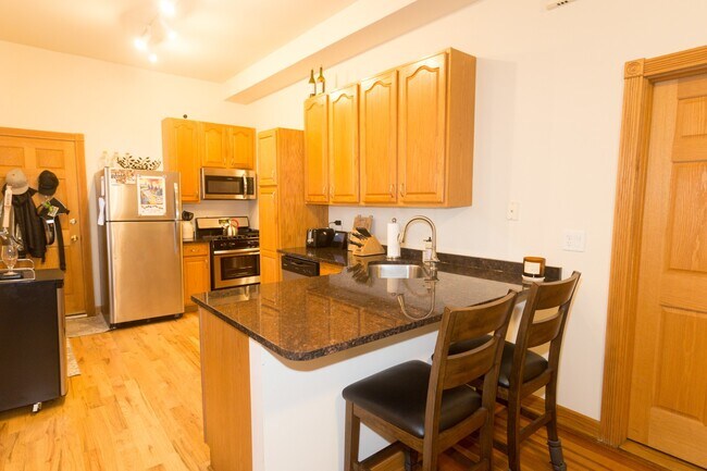 Foto del edificio - 2035 W Webster Ave