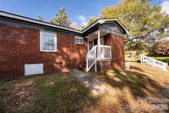 Building Photo - 3427 Meredith Ave