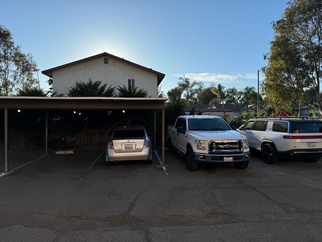 Building Photo - 1039 W Lincoln Ave