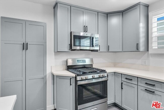 Building Photo - 358 S Camden Dr