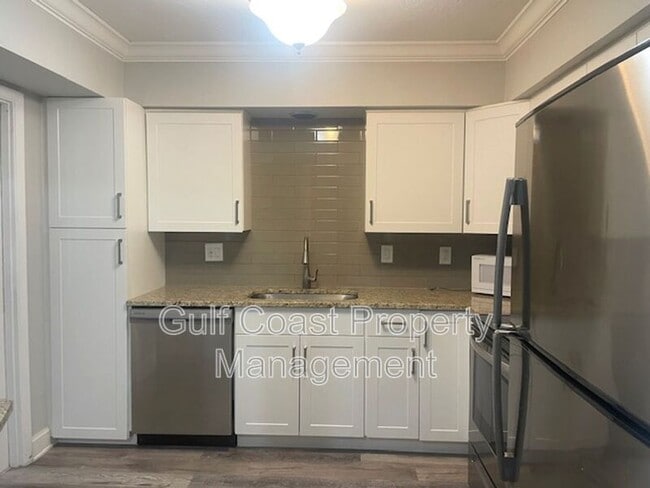 Building Photo - 811 42nd St