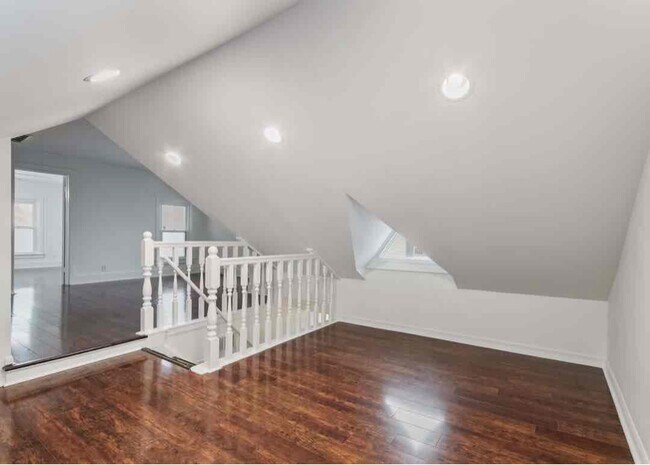 Foto del edificio - 320 W Main St