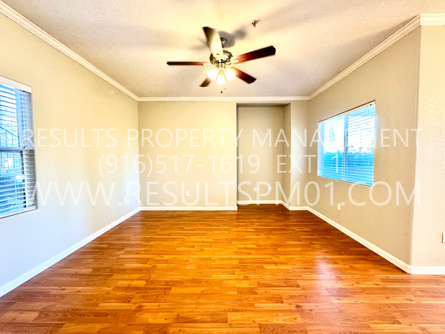 Foto del edificio - Beautiful 3-Bedroom Condo with garage in T...