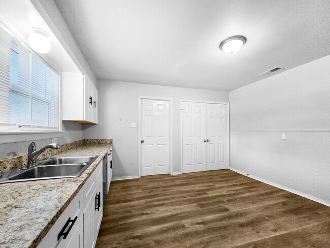Building Photo - Coming Soon! 3 BR/1.5BA | Newly Renovated Single Family Home | 1-Car Covered Parking | Gated back...