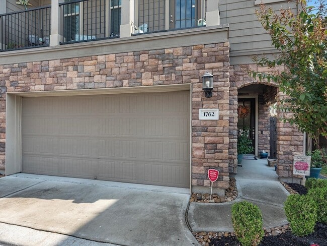 Building Photo - 1762 Sierra Crest Dr