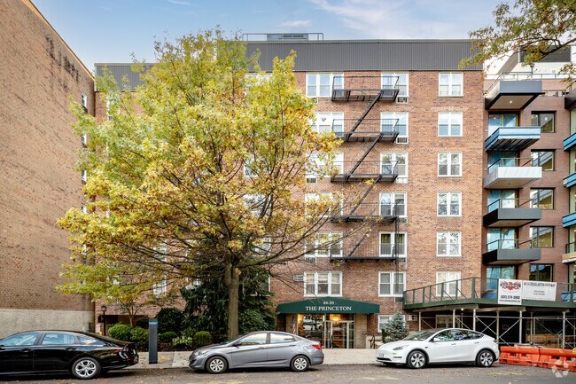 Foto del edificio - Princeton Owners Corp