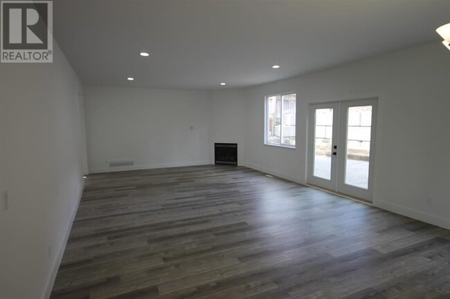 Building Photo - 20975 Golf Ln