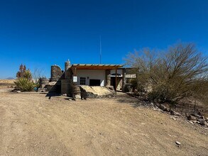 Building Photo - 400 N Smiling Dog Trail