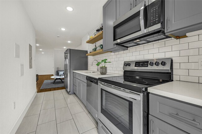 Building Photo - 6620 Lawndale St