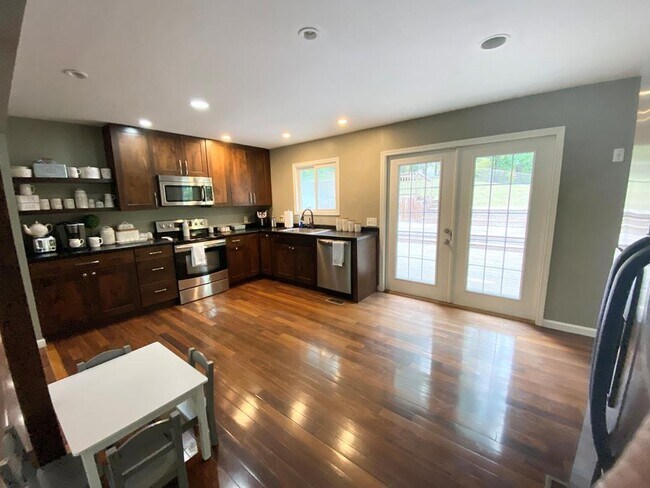 Building Photo - 9 Ridgewood Ln