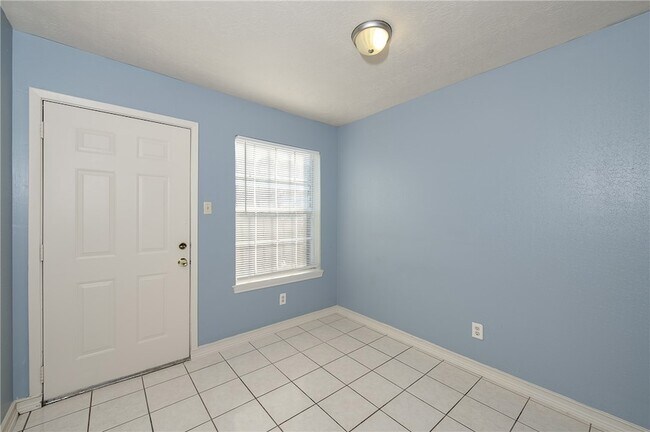 Foto del edificio - 1813 Sara Dr