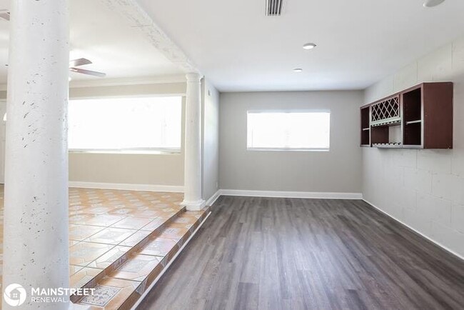Building Photo - 6646 HEIDI RD #3, JACKSONVILLE, FL 32277