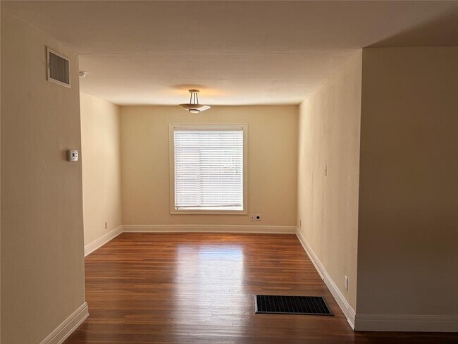 Foto del edificio - 2511 Enfield Rd