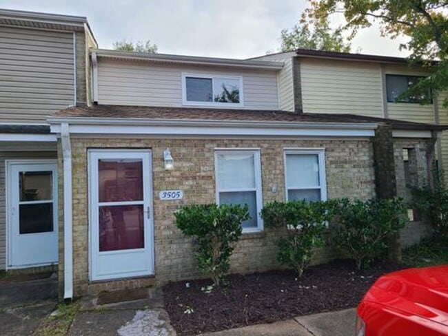 Building Photo - Modern 2-Story Townhome in Central Virgini...