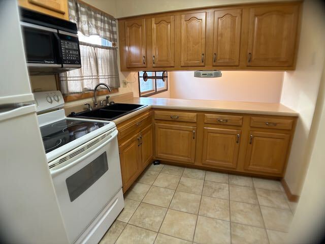 Building Photo - Large duplex unit in Bartonville