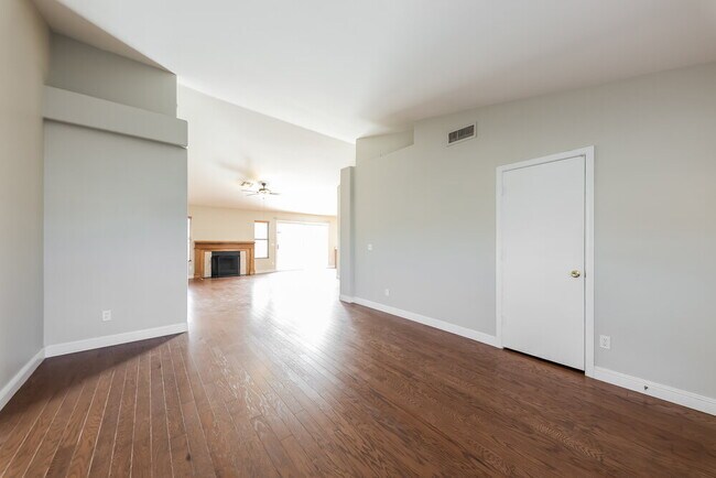 Foto del edificio - 7205 W Los Gatos Dr