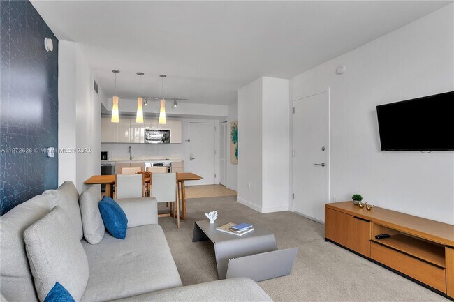 Building Photo - 2602 E Hallandale Beach Blvd