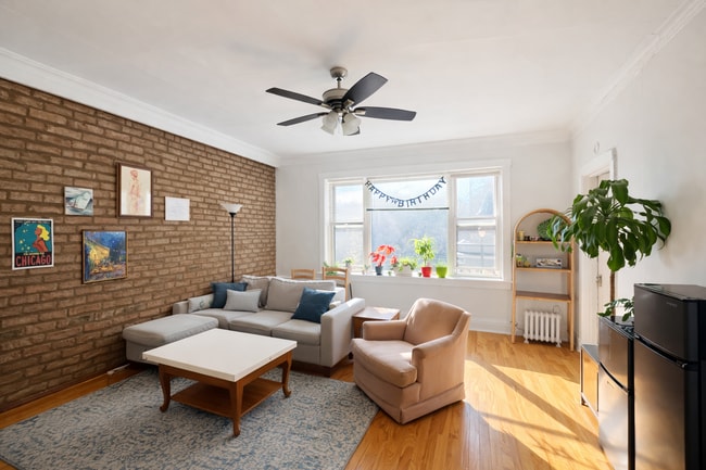 Foto del edificio - 2461 N Clark St