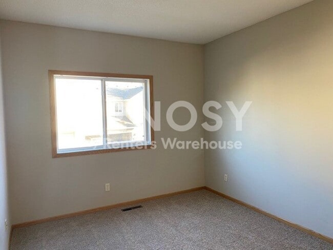 Building Photo - 689 Kingfisher Ln