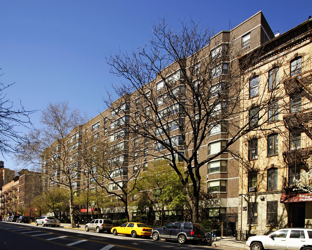 Building Photo - Red Oak Apartments