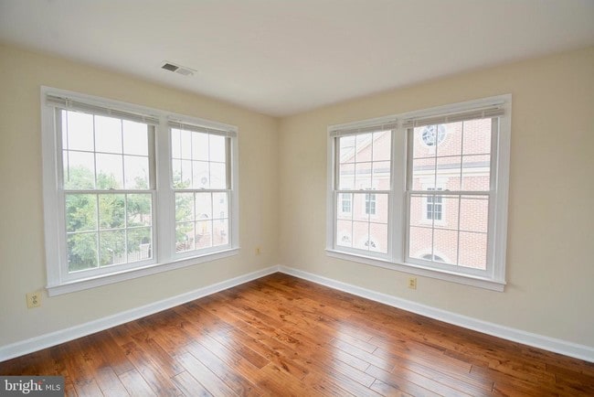 Building Photo - 6327 Barcroft Mews Dr